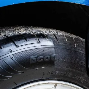 Спрей за блясък на гуми Carbonax 720мл 104