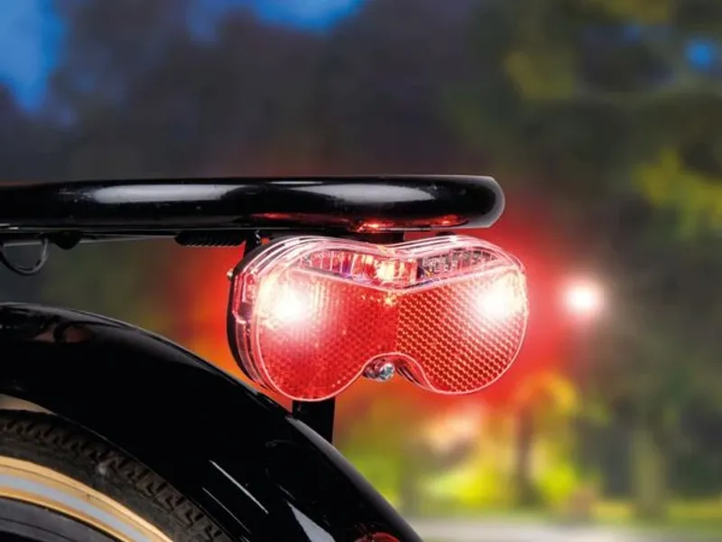 Универсален заден стоп за велосипед с вграден рефлектор 3 светодиода на батерии DUNLOP - 0